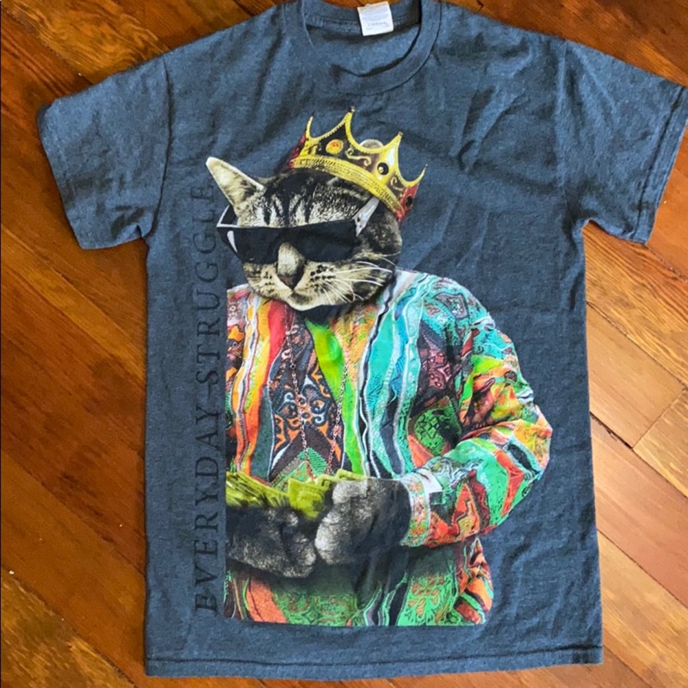 Unique graphic Tee 🐱 👑